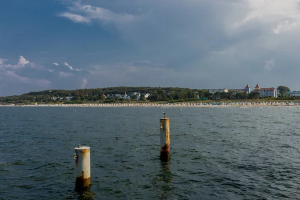 Passeggiata Sulla Spiaggia Sull Isola Del Mar Baltico Ruegen Ruegen — Foto Stock