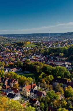Jena / Thüringen / Almanya 'da Saale-Horizontale boyunca sonbahar yürüyüşü
