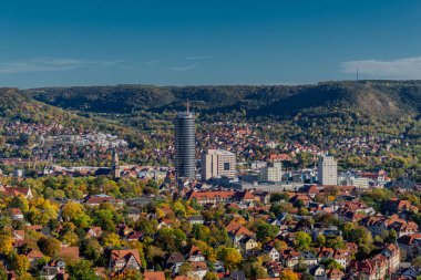 Jena / Thüringen / Almanya 'da Saale-Horizontale boyunca sonbahar yürüyüşü