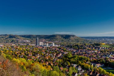 Jena / Thüringen / Almanya 'da Saale-Horizontale boyunca sonbahar yürüyüşü