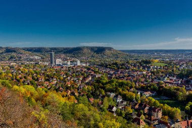 Jena / Thüringen / Almanya 'da Saale-Horizontale boyunca sonbahar yürüyüşü