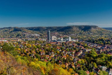 Jena / Thüringen / Almanya 'da Saale-Horizontale boyunca sonbahar yürüyüşü