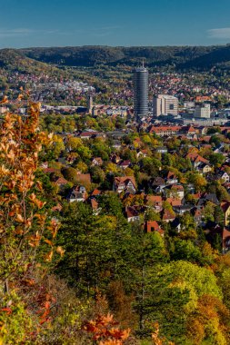 Jena / Thüringen / Almanya 'da Saale-Horizontale boyunca sonbahar yürüyüşü