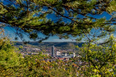 Jena / Thüringen / Almanya 'da Saale-Horizontale boyunca sonbahar yürüyüşü