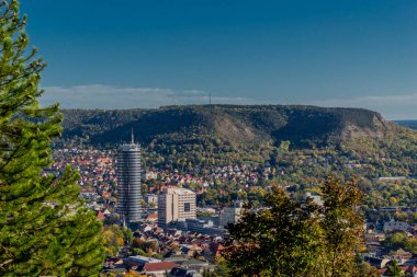 Jena / Thüringen / Almanya 'da Saale-Horizontale boyunca sonbahar yürüyüşü