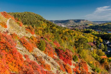 Jena / Thüringen / Almanya 'da Saale-Horizontale boyunca sonbahar yürüyüşü
