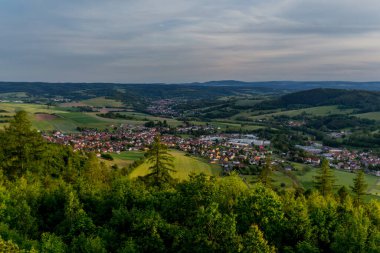 Thringer Wald / Thuringia / Almanya 'nın Thringer Ormanı' ndaki akşam atmosferinin tadını çıkarın.