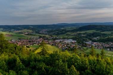 Thringer Wald / Thuringia / Almanya 'nın Thringer Ormanı' ndaki akşam atmosferinin tadını çıkarın.