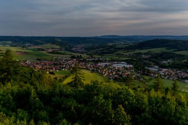 Thringer Wald / Thuringia / Almanya 'nın Thringer Ormanı' ndaki akşam atmosferinin tadını çıkarın.