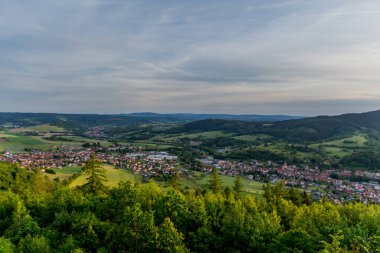 Thringer Wald / Thuringia / Almanya 'nın Thringer Ormanı' ndaki akşam atmosferinin tadını çıkarın.