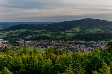 Thringer Wald / Thuringia / Almanya 'nın Thringer Ormanı' ndaki akşam atmosferinin tadını çıkarın.