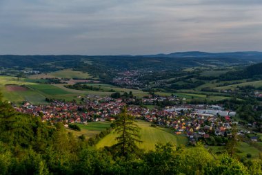 Thringer Wald / Thuringia / Almanya 'nın Thringer Ormanı' ndaki akşam atmosferinin tadını çıkarın.