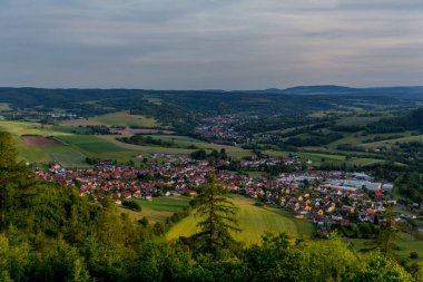 Thringer Wald / Thuringia / Almanya 'nın Thringer Ormanı' ndaki akşam atmosferinin tadını çıkarın.