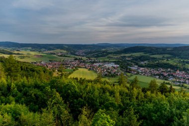 Thringer Wald / Thuringia / Almanya 'nın Thringer Ormanı' ndaki akşam atmosferinin tadını çıkarın.