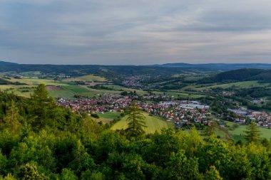 Thringer Wald / Thuringia / Almanya 'nın Thringer Ormanı' ndaki akşam atmosferinin tadını çıkarın.