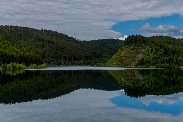 Caminata Alrededor Presa Agua Estrecha Bosque Turingia Cerca Tambach Dietharz — Foto de Stock