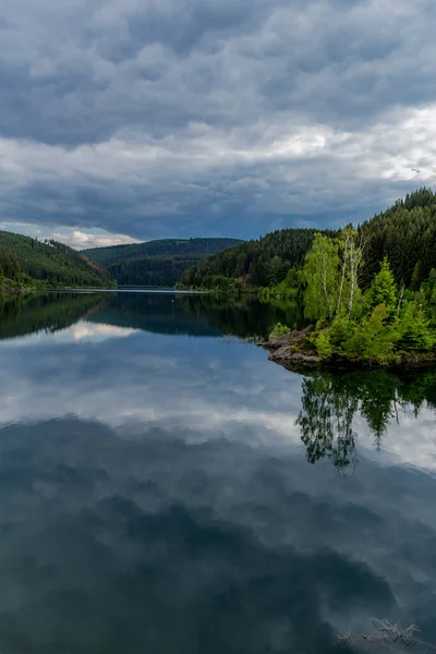 Escursione Intorno Alla Stretta Diga Acqua Nella Foresta Della Turingia — Foto Stock