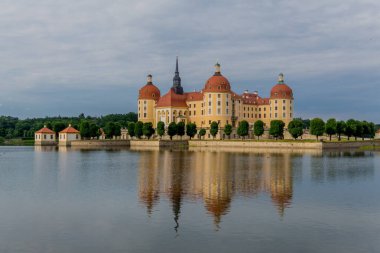 Moritzburg 'daki güzel barok şatosunda dolaşın - Saksonya / Almanya