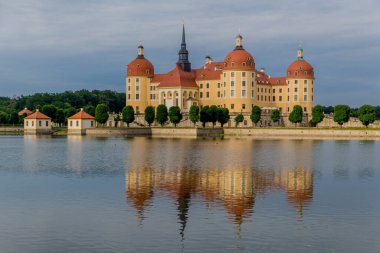 Moritzburg 'daki güzel barok şatosunda dolaşın - Saksonya / Almanya