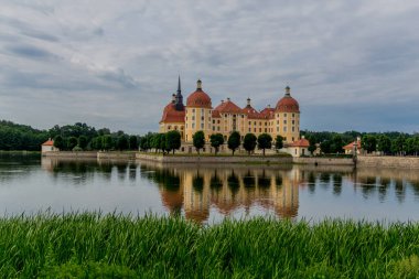 Moritzburg 'daki güzel barok şatosunda dolaşın - Saksonya / Almanya