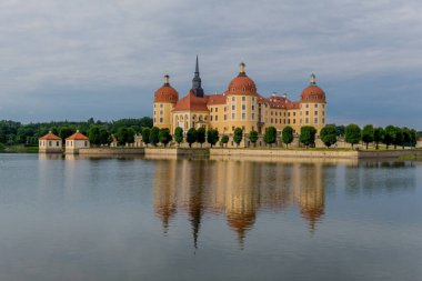 Moritzburg 'daki güzel barok şatosunda dolaşın - Saksonya / Almanya