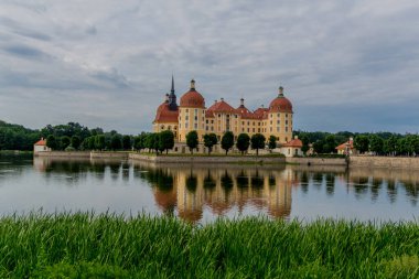 Moritzburg 'daki güzel barok şatosunda dolaşın - Saksonya / Almanya