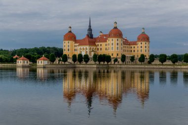 Moritzburg 'daki güzel barok şatosunda dolaşın - Saksonya / Almanya
