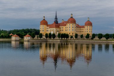 Moritzburg 'daki güzel barok şatosunda dolaşın - Saksonya / Almanya