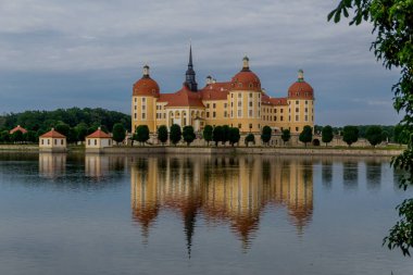 Moritzburg 'daki güzel barok şatosunda dolaşın - Saksonya / Almanya