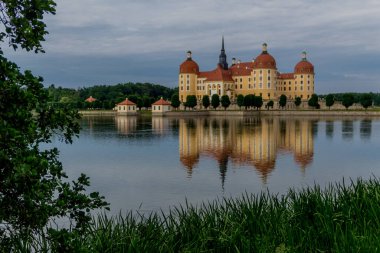 Moritzburg 'daki güzel barok şatosunda dolaşın - Saksonya / Almanya