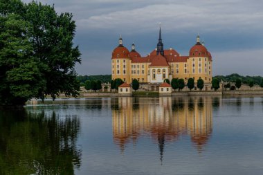 Moritzburg 'daki güzel barok şatosunda dolaşın - Saksonya / Almanya