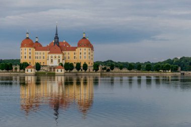 Moritzburg 'daki güzel barok şatosunda dolaşın - Saksonya / Almanya