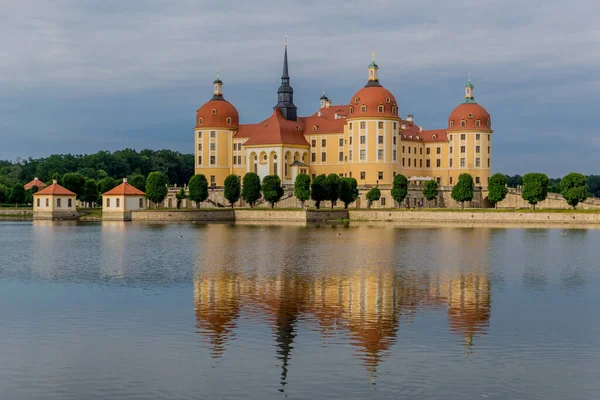 Moritzburg 'daki güzel barok şatosunda dolaşın - Saksonya / Almanya