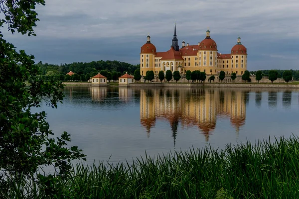 Moritzburg 'daki güzel barok şatosunda dolaşın - Saksonya / Almanya
