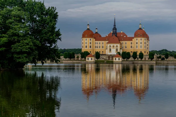 Wandeling Rond Het Prachtige Barokke Kasteel Moritzburg Saksen Duitsland — Stockfoto