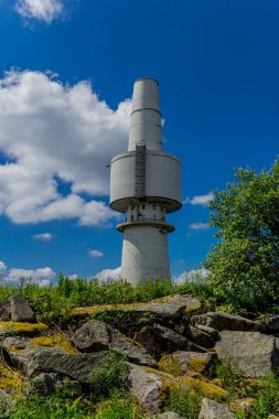 Güneşli bir yaz günü Fichtelgebirge - Bischofsgruen / Almanya