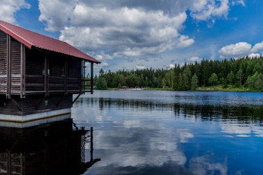 Güneşli bir yaz günü Fichtelgebirge - Bischofsgruen / Almanya