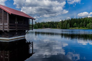 Güneşli bir yaz günü Fichtelgebirge - Bischofsgruen / Almanya