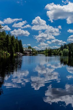 Güneşli bir yaz günü Fichtelgebirge - Bischofsgruen / Almanya