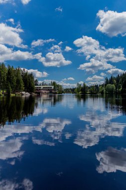 Güneşli bir yaz günü Fichtelgebirge - Bischofsgruen / Almanya