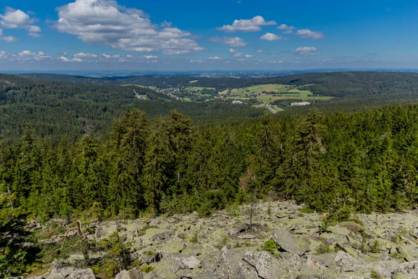 Excursion Ensoleillée Par Une Journée Été Travers Fichtelgebirge Bischofsgruen Allemagne — Photo