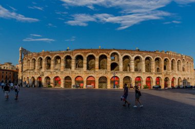 Verona 'da tatil ve İtalyan yazı hissi - İtalya / Venedik
