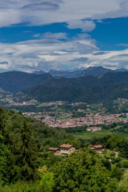 Bergamo 'da tatil ve İtalyan yazı hissi - İtalya / Lombardiya