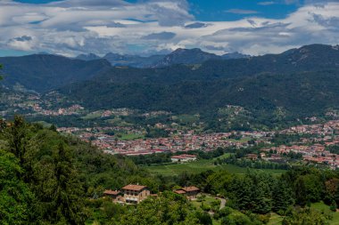 Bergamo 'da tatil ve İtalyan yazı hissi - İtalya / Lombardiya