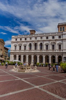 Bergamo 'da tatil ve İtalyan yazı hissi - İtalya / Lombardiya