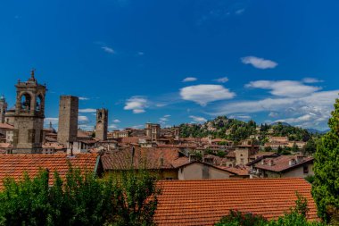 Bergamo 'da tatil ve İtalyan yazı hissi - İtalya / Lombardiya
