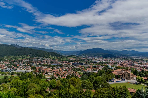 Bergamo 'da tatil ve İtalyan yazı hissi - İtalya / Lombardiya