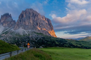 Güney Tyrol Alpleri 'nde yaz tatili ve yürüyüş hissi - Güney Tyrol / İtalya