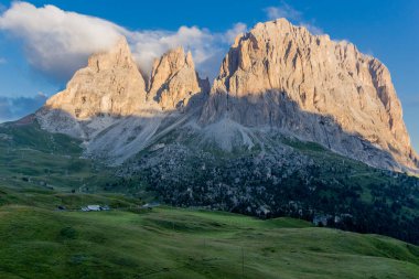 Güney Tyrol Alpleri 'nde yaz tatili ve yürüyüş hissi - Güney Tyrol / İtalya