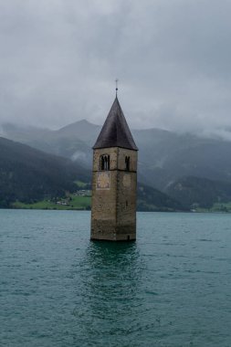 Güney Tyrol Alpleri 'nde yaz tatili ve yürüyüş hissi - Güney Tyrol / İtalya